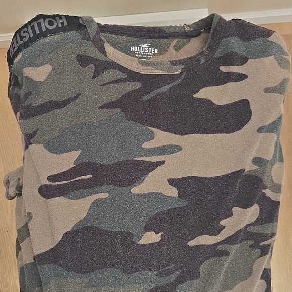 Hollister Other - Hollister Men's Camouflage Tee - Black and Tan